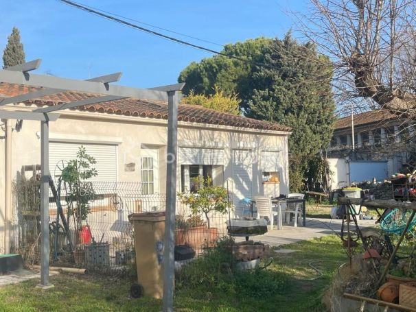 A louer LOFT  7 PIECES 186 M2 BORD DE MER PORT DE BOUC