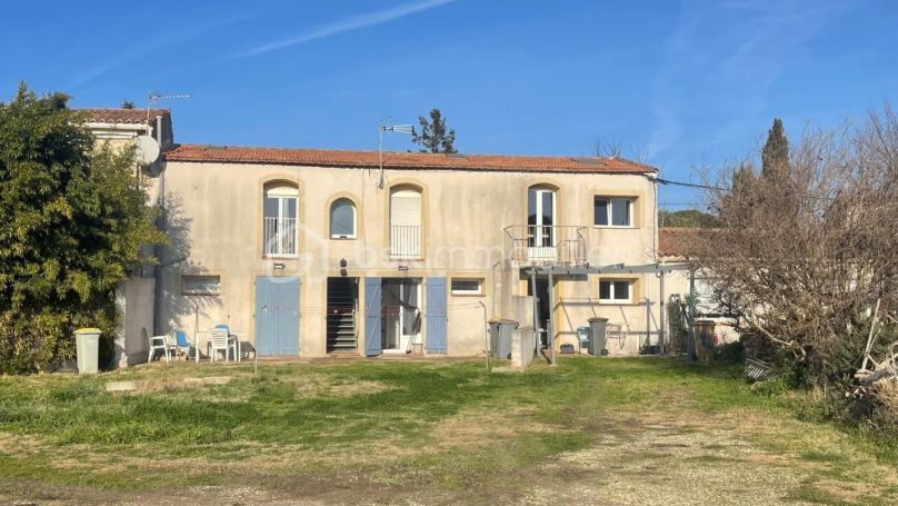 A louer LOFT  7 PIECES 186 M2 BORD DE MER PORT DE BOUC