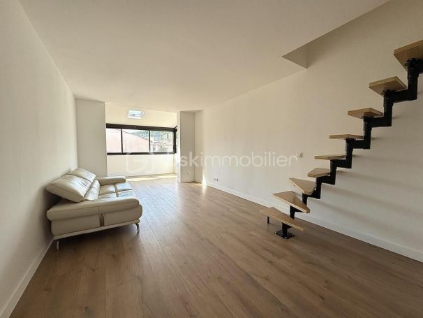 A louer APPARTEMENT DUPLEX T3 80 M2  MOUGINS
