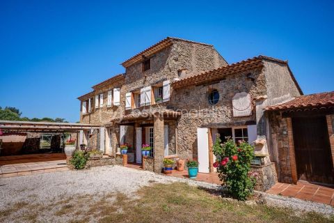 A louer APPARTEMENT  600 M2 TERRASSE  LA MOTTE