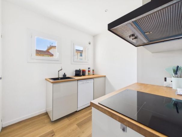 A louer APPARTEMENT T4 82 M2 BORD DE MER AJACCIO