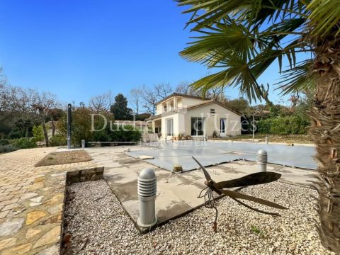 A louer MAISON  8 PIECES 180 M2  UZES