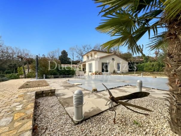 A louer MAISON  8 PIECES 180 M2  UZES