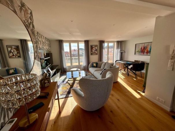 A louer APPARTEMENT DE PRESTIGE T3 64 M2 BORD DE MER SAINTE MAXIME