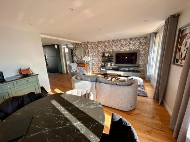 A louer APPARTEMENT DE PRESTIGE T3 64 M2 BORD DE MER SAINTE MAXIME