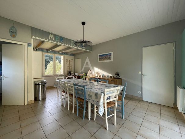 A vendre MAISON  6 PIECES 121 M2 BORD DE MER LONGEVILLE SUR MER