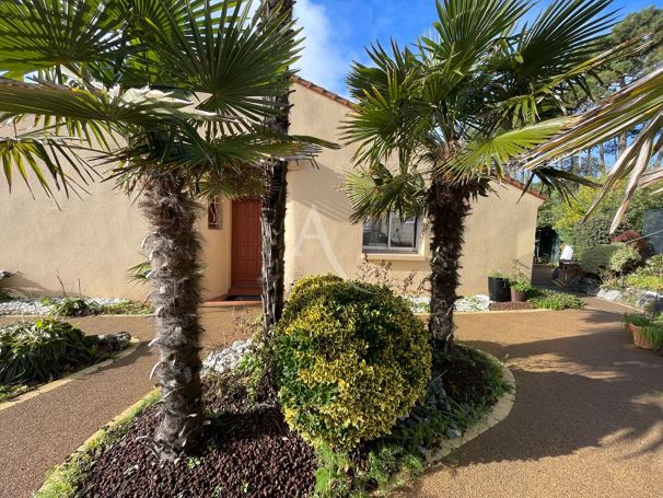 A vendre MAISON  6 PIECES 144 M2 BORD DE MER JARD SUR MER