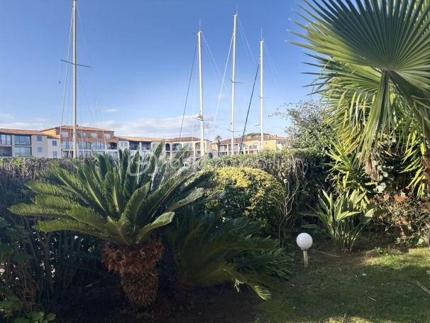 A louer APPARTEMENT DE PRESTIGE T5 120 M2 BORD DE MER COGOLIN