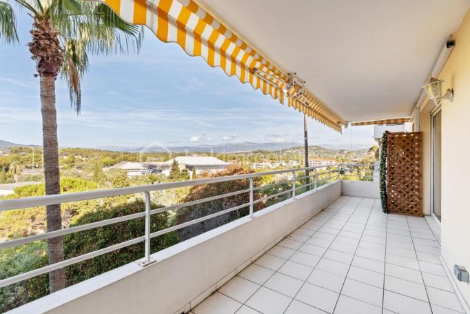 A louer APPARTEMENT T4 92 M2 TERRASSE BORD DE MER LE CANNET