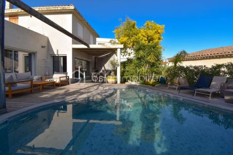 A louer MAISON  D'ARCHITECTE BORD DE MER LA CIOTAT