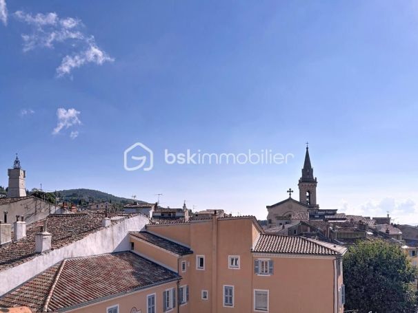 A louer APPARTEMENT NEUF T5 92 M2 TERRASSE  DRAGUIGNAN