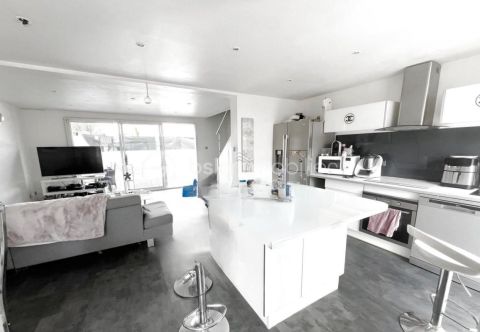 A louer MAISON CONTEMPORAINE BORD DE MER HYERES