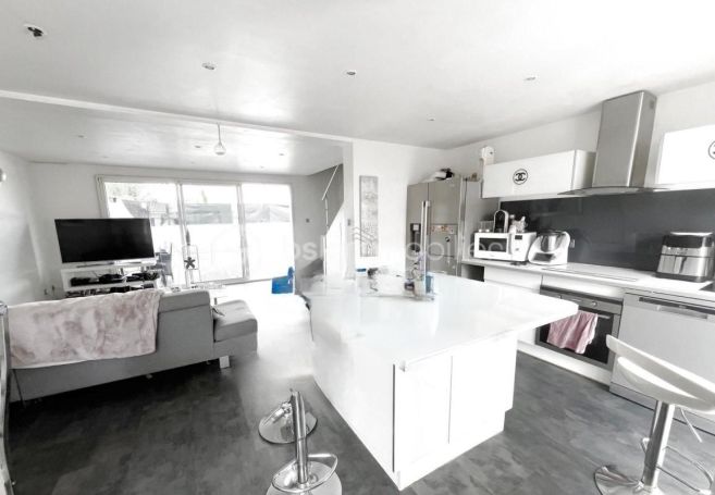 A louer MAISON  CONTEMPORAINE BORD DE MER HYERES