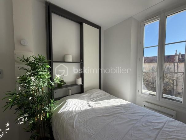 A louer STUDIO NEUF  13 M2 BORD DE MER HYERES