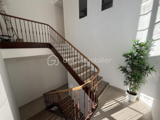 A louer STUDIO NEUF  13 M2 BORD DE MER HYERES