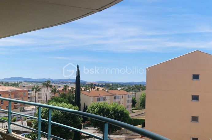A louer APPARTEMENT T4 108 M2 TERRASSE BORD DE MER HYERES