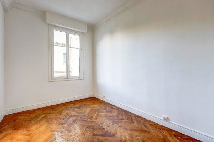 A louer APPARTEMENT NEUF T2 40 M2 BORD DE MER NICE