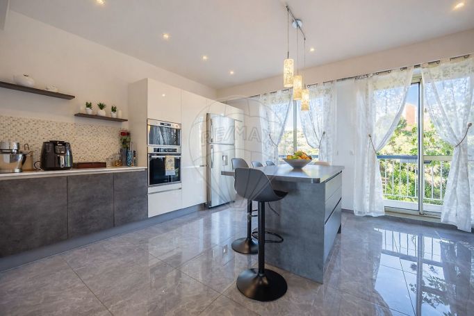 A louer APPARTEMENT DE PRESTIGE T5 140 M2 TERRASSE VUE MER NICE