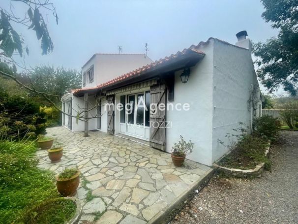 A louer MAISON  DE MAîTRE BORD DE MER LES SABLES D OLONNE