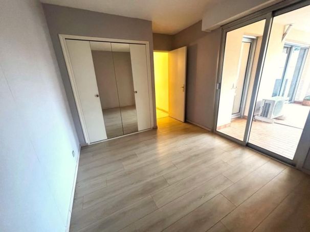 A louer APPARTEMENT T2 47 M2 TERRASSE BORD DE MER CANNES