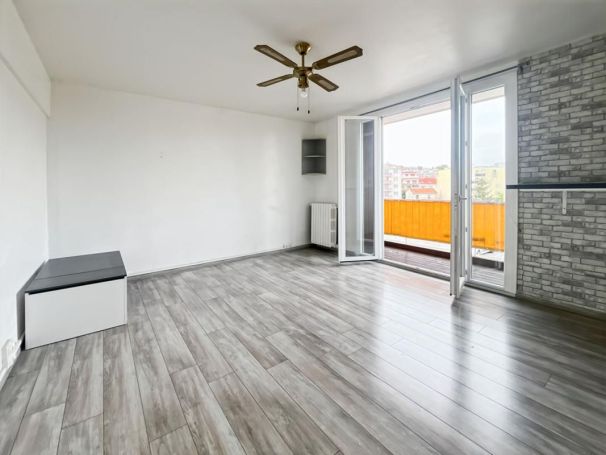 A louer STUDIO  27 M2 BORD DE MER CAGNES SUR MER