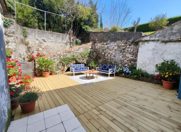 A louer APPARTEMENT DUPLEX  300 M2 TERRASSE  SAINT PONS DE THOMIERES