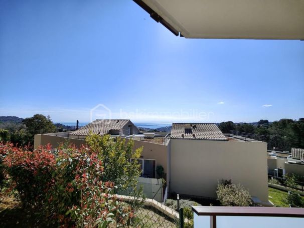 A louer APPARTEMENT T3 63 M2 TERRASSE VUE MER VALLAURIS