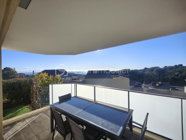 A louer APPARTEMENT T3 63 M2 TERRASSE VUE MER VALLAURIS