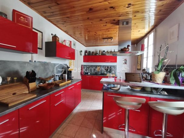 A louer LONGèRE  10 PIECES 221 M2  SAINT ANTOINE SUR L ISLE