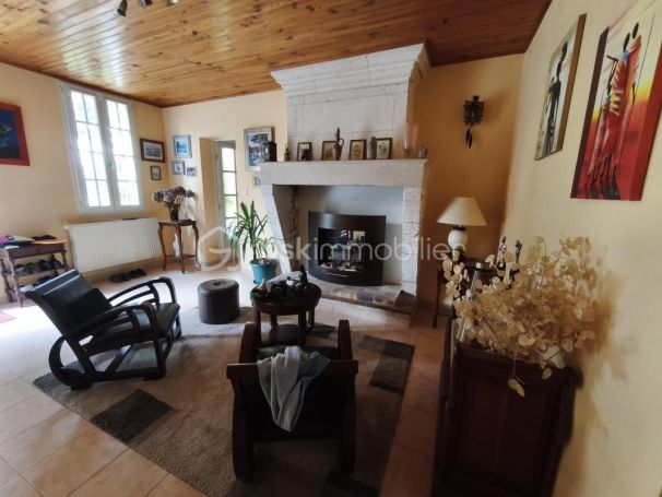 A louer LONGèRE  10 PIECES 221 M2  SAINT ANTOINE SUR L ISLE