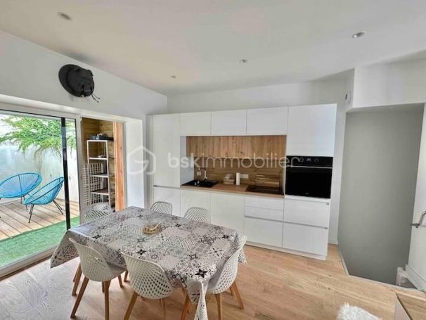 A louer MAISON  DE MAîTRE PIEDS DANS L'EAU LES SABLES D OLONNE