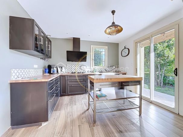 A louer MAISON  6 PIECES 170 M2  PENNAUTIER