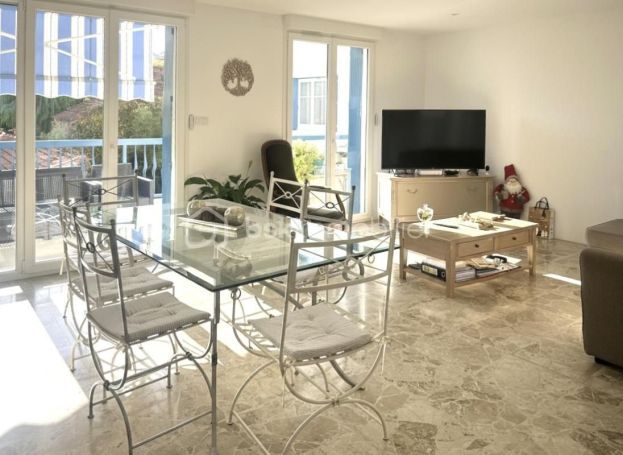 A louer APPARTEMENT T3 83 M2 TERRASSE BORD DE MER LA SEYNE SUR MER