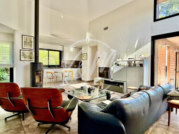 A vendre MAGNIFIQUE VILLA 238 m&sup2; SUR LES GOLFS Lacanau