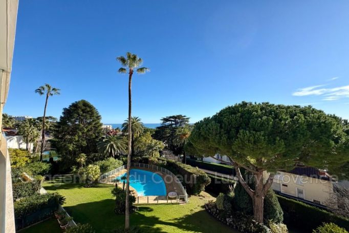 A louer APPARTEMENT DE PRESTIGE NEUF T3 83 M2 TERRASSE VUE MER CANNES