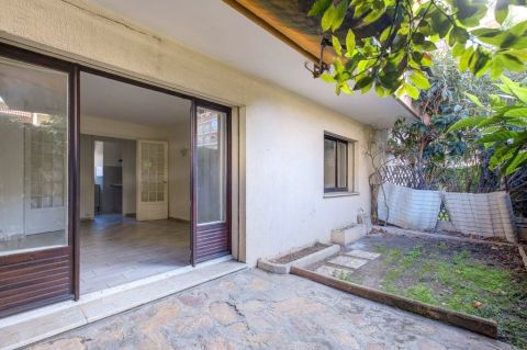 A louer APPARTEMENT T2 42 M2 TERRASSE BORD DE MER LE CANNET