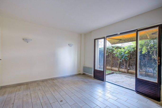 A louer APPARTEMENT T2 42 M2 TERRASSE BORD DE MER LE CANNET