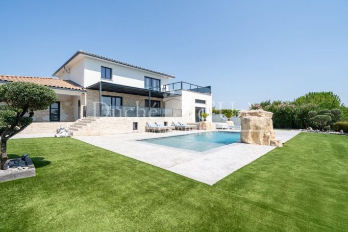 A louer MAISON  DE MAîTRE  UZES