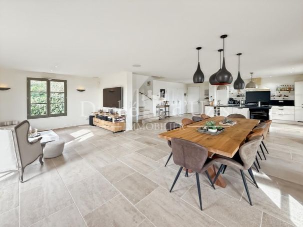 A vendre MAISON  5 PIECES 158 M2  UZES