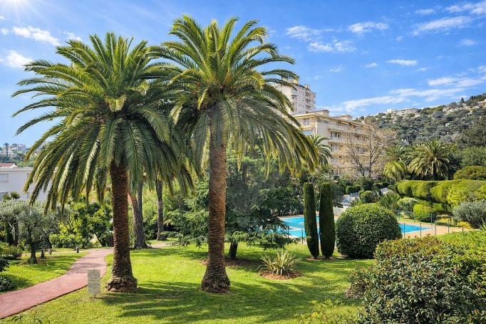 A louer APPARTEMENT DE PRESTIGE T2 50 M2 TERRASSE BORD DE MER NICE