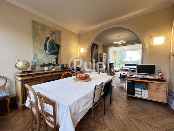 A louer MAISON  DE MAîTRE  CAUCHY A LA TOUR