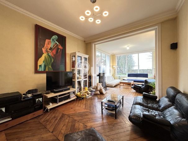 A louer MAISON  DE MAîTRE  CAUCHY A LA TOUR