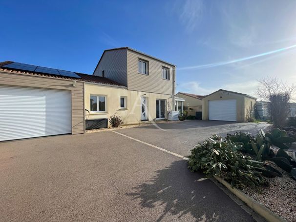 A vendre MAISON  7 PIECES 140 M2 BORD DE MER JARD SUR MER