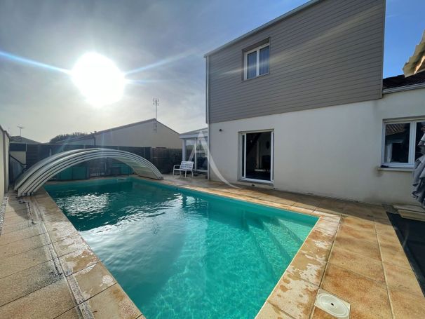 A vendre MAISON  7 PIECES 140 M2 BORD DE MER JARD SUR MER