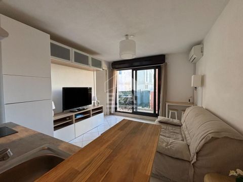 A louer APPARTEMENT T2 32 M2 TERRASSE BORD DE MER CAGNES SUR MER