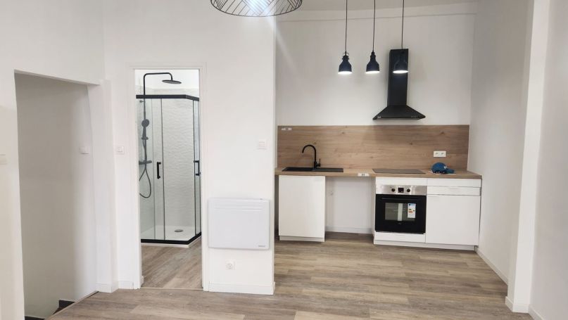 A louer STUDIO NEUF  28 M2 BORD DE MER LA CIOTAT