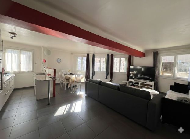 A louer APPARTEMENT T3 74 M2  MARSEILLE 5EME