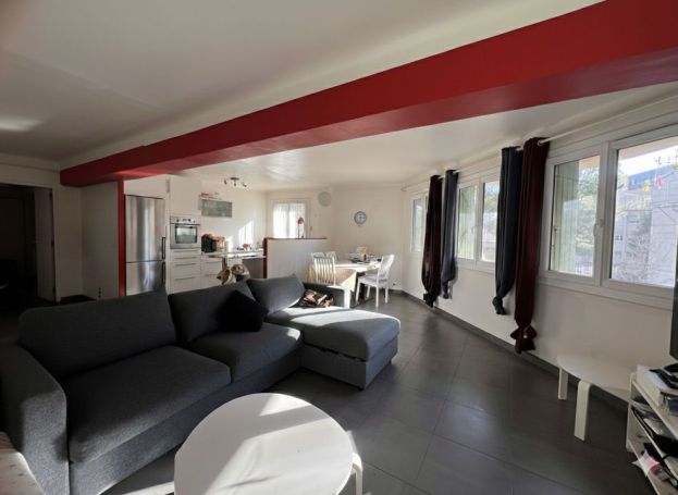 A louer APPARTEMENT T3 74 M2  MARSEILLE 5EME