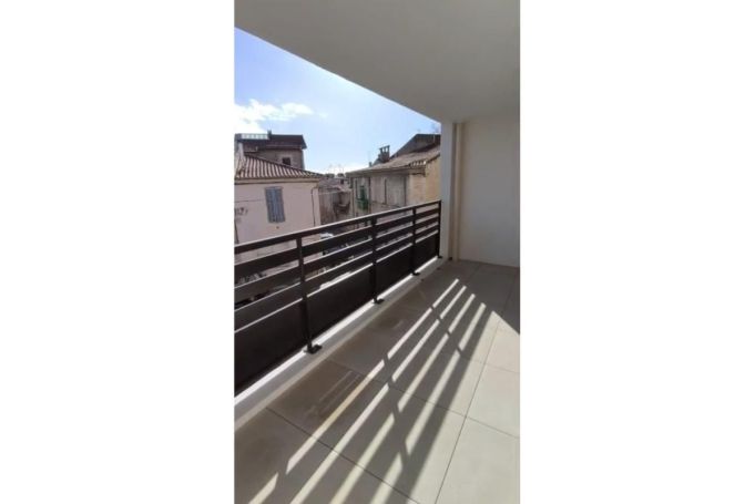 A louer APPARTEMENT T3 70 M2 TERRASSE NIMES