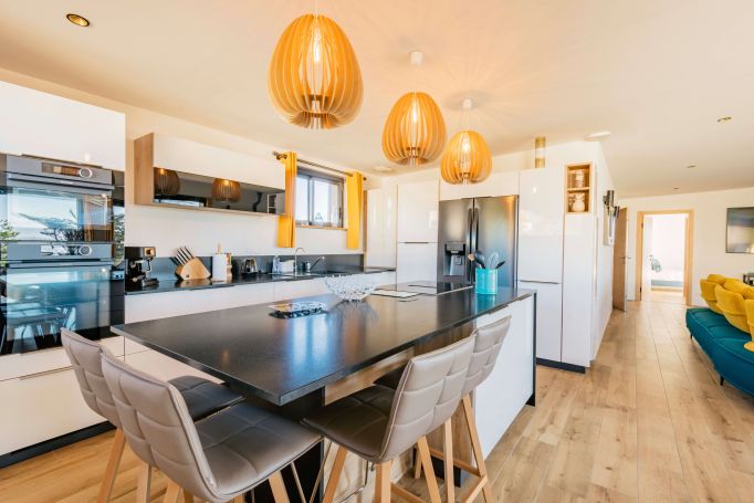 vente Villa d'architecte avec piscine intérieure et plage à pieds